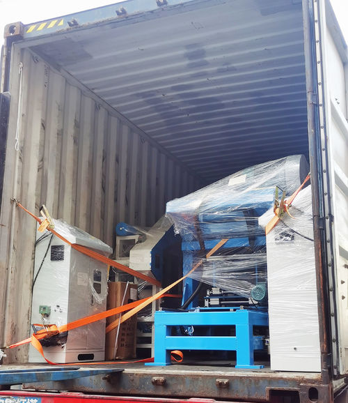 tin tức công ty mới nhất về Thứ Sáu vừa qua, các đồng nghiệp của chúng tôi đang bận rộn đóng gói và tải hàng trong nhà máy.