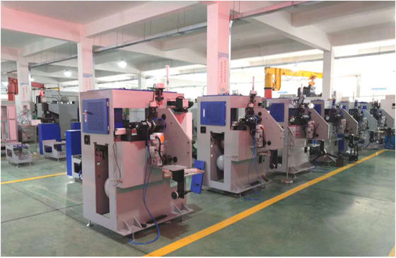 Máy sản xuất dụng cụ nấu ăn tự động để cắt vòng hàn bằng thép không gỉ