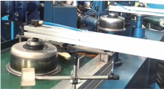 Hiệu suất cao Automatic Feeding Mani pulato For Metal Ware Sản phẩm vận chuyển tự động