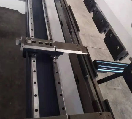 Máy bồn rửa nhà bếp bán tự động Bảng bấm bấm Hydraulic Bảng kim loại CNC Máy uốn cong