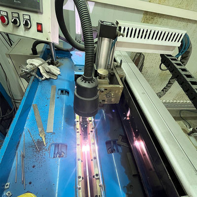 Máy hàn tấm thép không gỉ mạnh mẽ cho bồn rửa thủ công thương mại sử dụng kỹ thuật hàn MIG