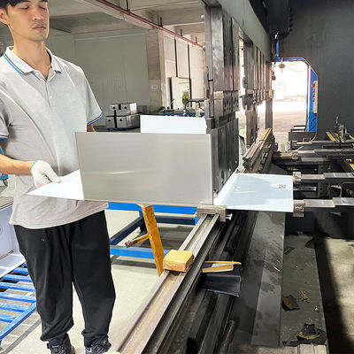 Thiết bị uốn cong tấm kim loại hiệu quả cao cho trang trí tòa nhà với thép không gỉ 304