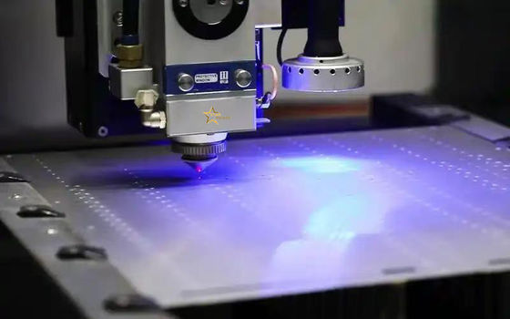 Máy cắt laser CNC máy tính để bàn Sợi kim loại thép không gỉ tấm carbon cắt laser