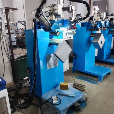 Dễ dàng để vận hành và tùy chỉnh các thông số hàn, vòng góc máy hàn CNC