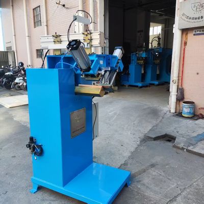 Dễ dàng để vận hành và tùy chỉnh các thông số hàn, vòng góc máy hàn CNC