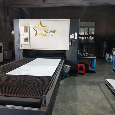 Máy cắt laser công suất cao cho dây chuyền sản xuất đồ nấu ăn Ứng dụng đa dụng toàn cảnh